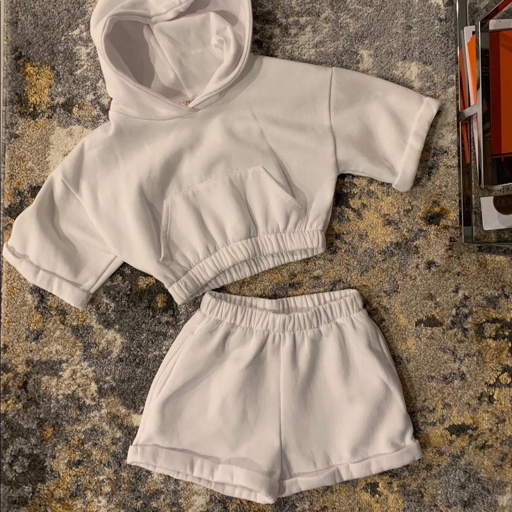 White sweatshirt set, shorts & short sleeve hoodie